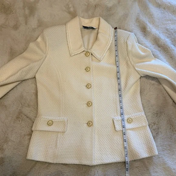 St. John Collection Cream Knit Jacket and Skirt Set - Picture 11 of 16